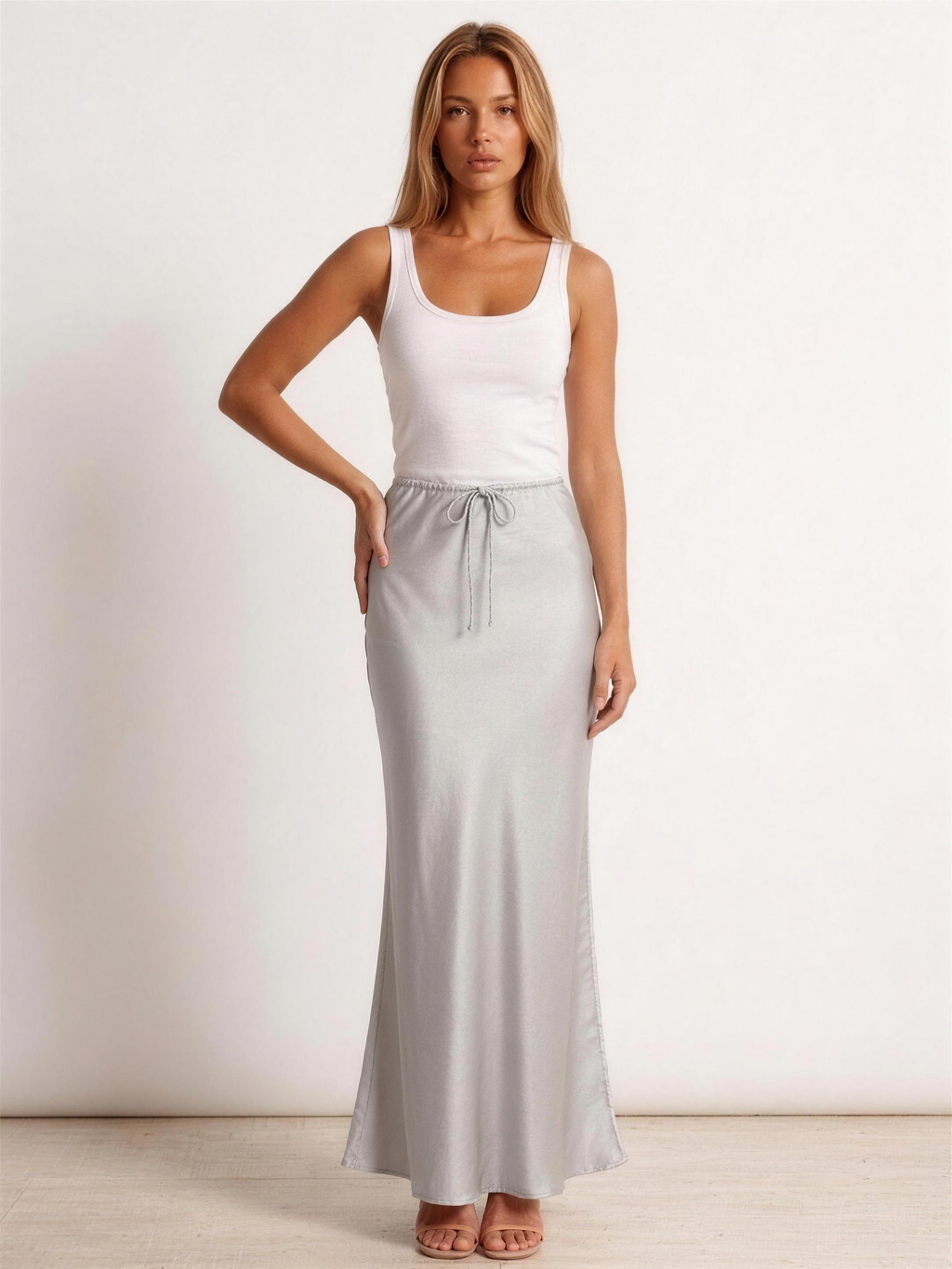 Romy, three quarter view