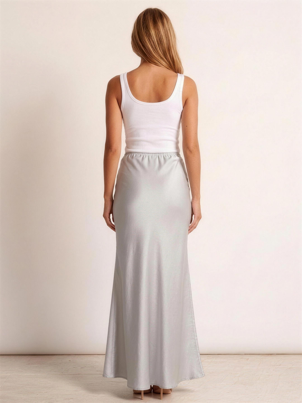 Romy, back view