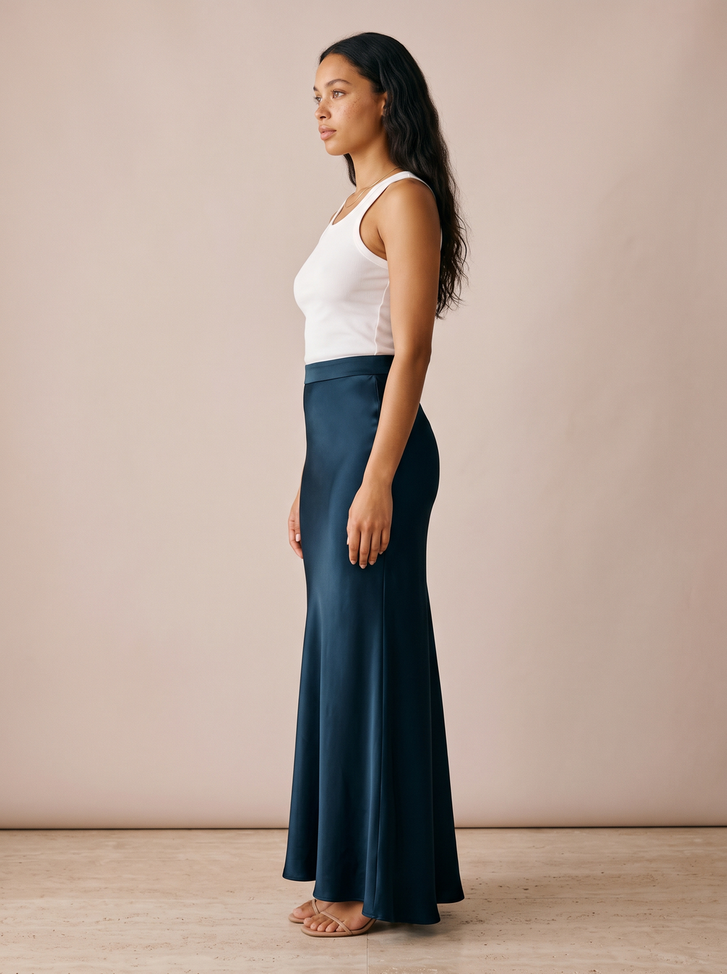 Noemi, side view