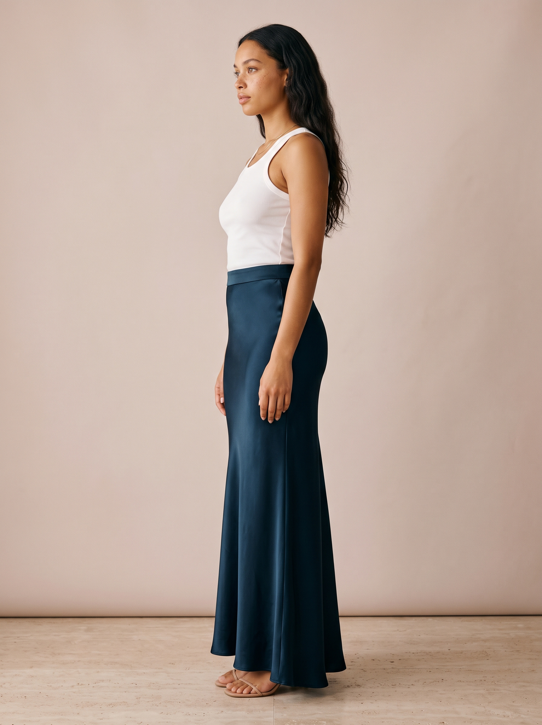 Noemi, side view