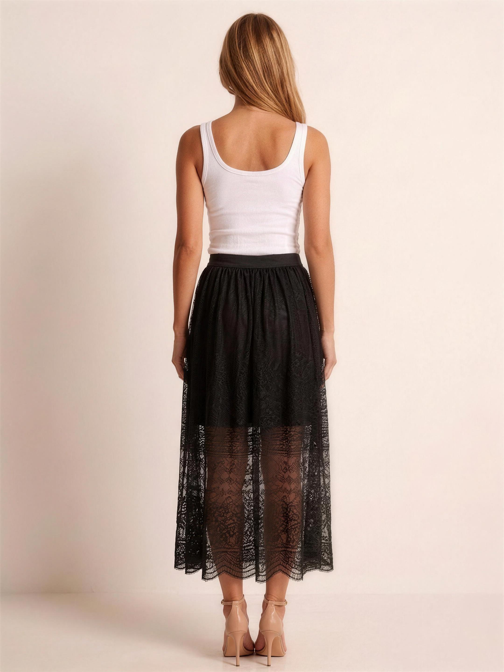 Odette, back view